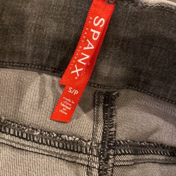 Spanx Gray Skinny Jeans Distressed Ripped Raw Hem Small - Picture 3 of 10